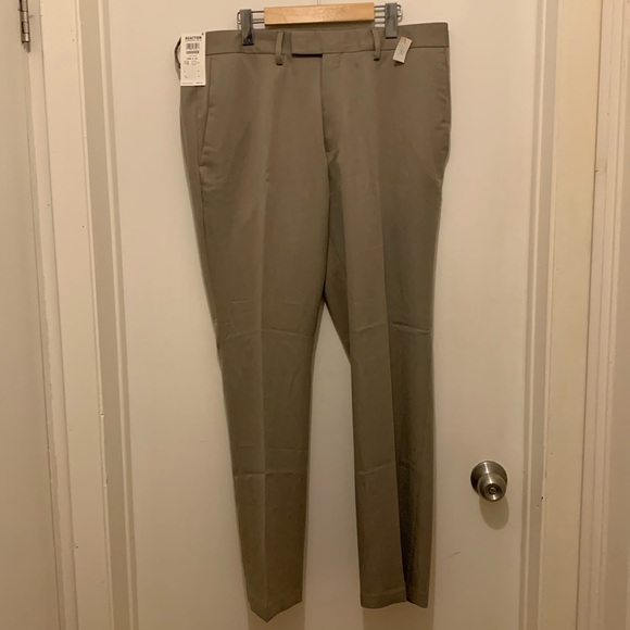 Kenneth Cole (36”x30”) - Picture 15 of 15